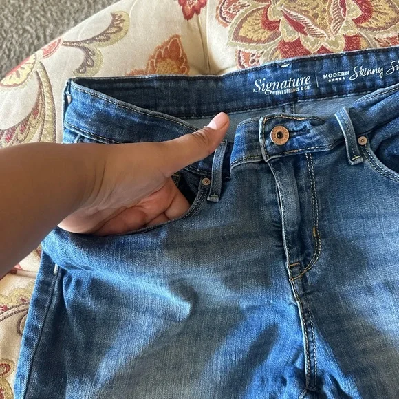 Women’s size 14 Signature By Levi Strauss & Co Modern Skinny Denim Jean Shorts - Picture 3 of 9